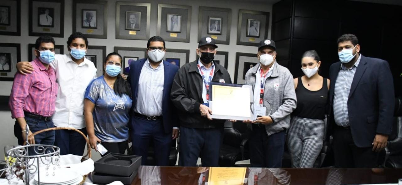 Liga de Béisbol de Dominicana rinde homenaje a Jorge Torres