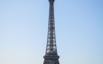 FALTAN 50 DÍAS – PARÍS 2024: LA TORRE EIFFEL ESTÁ ADORNADA CON LOS ANILLOS OLÍMPICOS