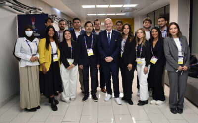 El presidente de la FIFA, Gianni Infantino, corona una inolvidable final del Programa de Jóvenes Reporteros de la AIPS