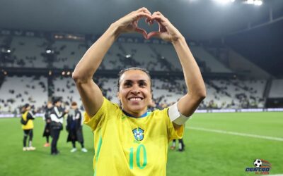 CENTRO AL ÁREA: Marta, “Pelé de falda”.